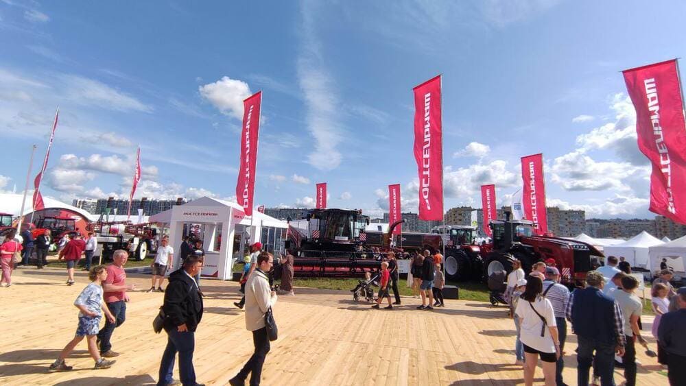 Ростсельмаш в Ленобласти: техника для поколений